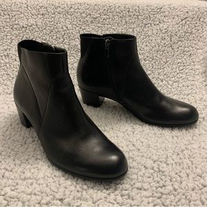 Women’s US 8 ECCO 39 Black Leather Zip Ankle Gore Stretch Back Ankle Boots NEW